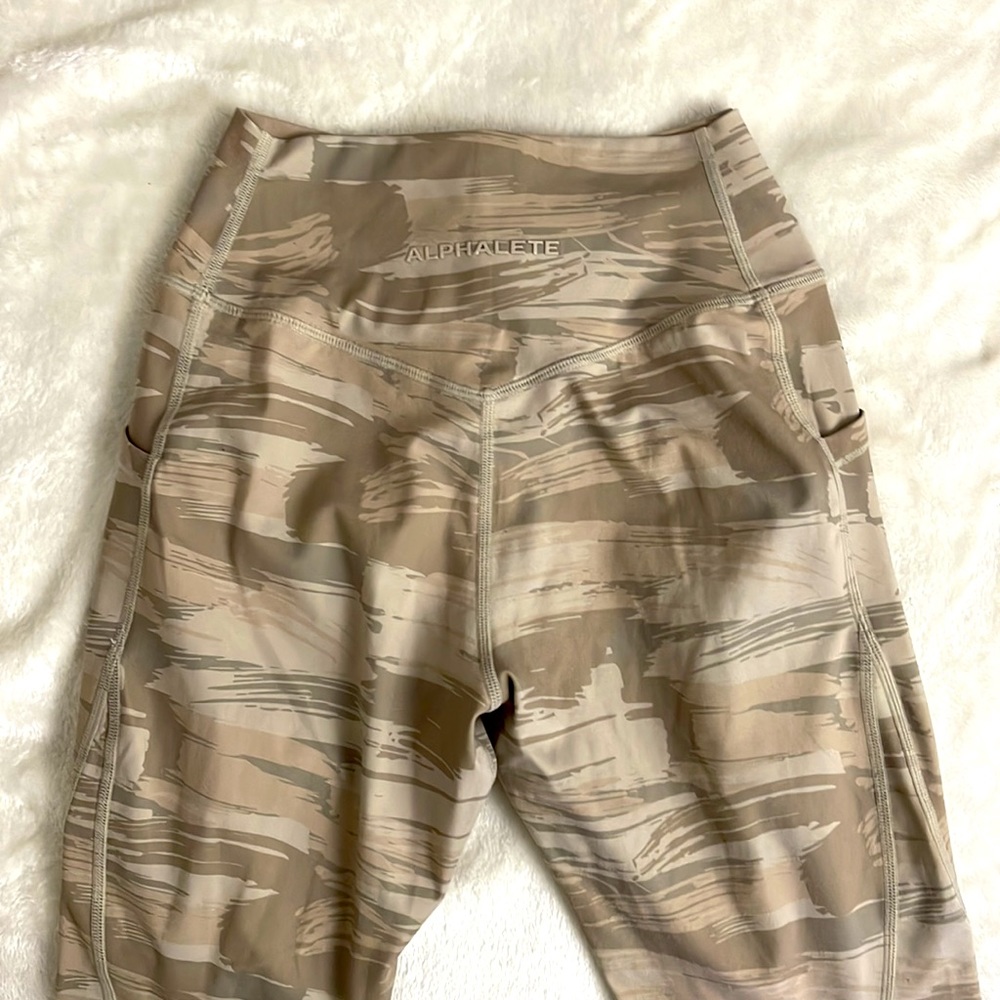 Alphalete Camo leggings Small